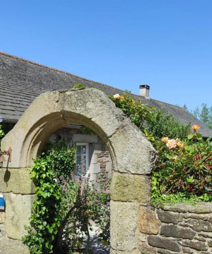 Holiday home Gite Les Hortensias Les Jardins De Kerellec 20Min De La Mer Jacuzzi Et Terrasse Plouvorn